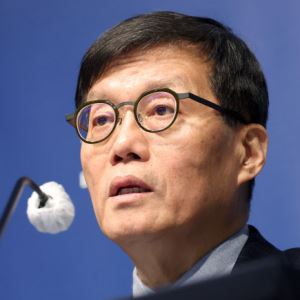 백약무효 환율·집값에 또 묶인 금리…한은 '인하 기대말라' 못박아