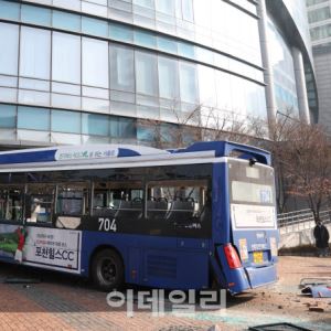 [포토]서대문역사거리, 시내버스 이탈 사고                                                                                                                                                                