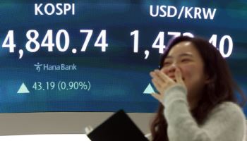 3.3%만 더 오르면 '꿈의 5000피'…코스피 사상 최고치[마감]