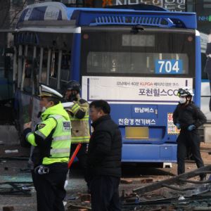 "20~30m 빠르게 달려오더니"…서대문역 버스 사고, 급발진 의심도(종합)