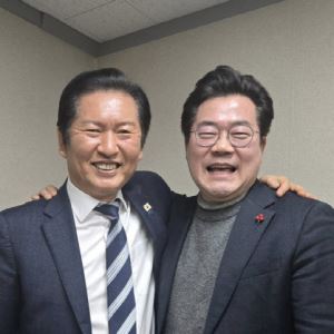 “어색함 푸는 중”…정청래·박찬대, 지선 앞 심야 회동