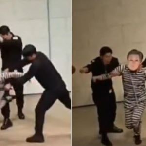 '李대통령 가면' 씌워 몽둥이 찜질…교회 연극 논란 (영상)