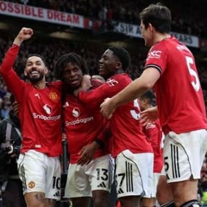 '캐릭 임시감독, 완벽한 출발' 맨유, 맨체스터 더비서 완승