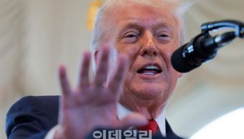 트럼프, 관세로 그린란드 압박…나토 동맹 정면 겨눈 ‘초강수’(재종합)