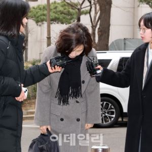 [포토]고개숙인 김경                                                                                                                                                                                     