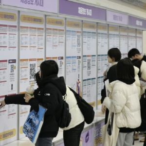 중기 왜 안가냐고요?…대기업 김부장, 월 367만원 더 번다