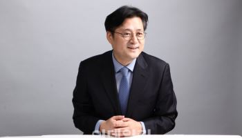 홍익표 靑 신임 정무수석 “대통령 철학 실현하며 국민 마음 하나로”