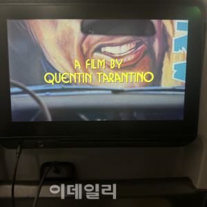 불편한 기내 유선 이어폰 대신하는 'LG 엑스붐 버즈 플러스'[써봤어요]