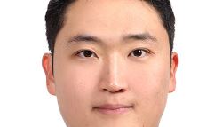 李 특별포상 주인공 “하나라도 더 찾자”…1626곳 ‘동해·독도' 오기 고쳤다