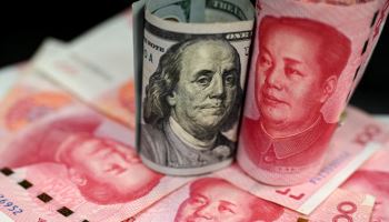 中 국경간 거래 '절반' 위안화 결제…연준 혼란에 달러 '위협'