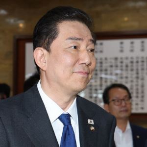 경찰, `김병기 아내 법카 유용` 강제수사 착수…구의회 등 압색