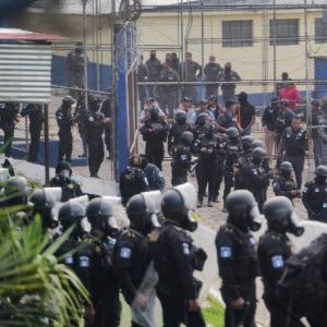 과테말라 국가비상사태 선포…갱단 폭동에 경찰 8명 사망