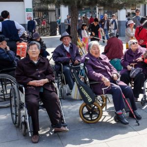 ‘인구 대국’ 옛말, 중국 총인구 14억명대도 불안하다