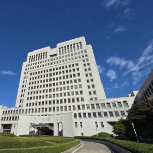 대법 "전장연 대표 '버스운행 방해' 체포는 위법…국가가 배상해야"