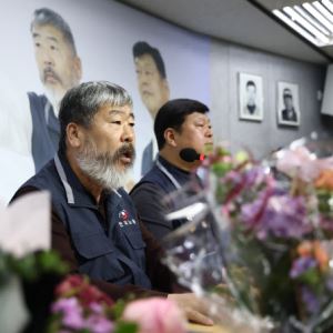 한국노총 첫 '3연임' 위원장 당선…"정년연장 약속 지켜라"