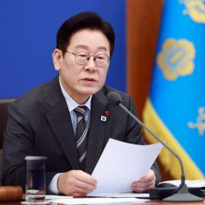 李 "설문조사 결과 압도적"…신규 원전 추진 시사