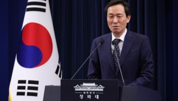 우상호 정무수석 퇴임…정권 초 ‘조율과 완충’ 역할 재조명