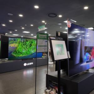 ‘월드컵 특수’도 안 듣는 TV 시장…삼성·LG 돌파구는