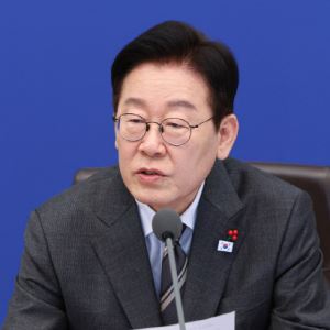 李 대통령, 北 노동신문 국비 배포설에… "거짓말도 표현의 자유?"