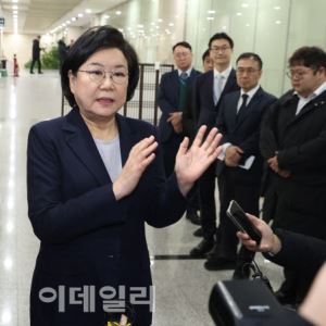 조국 "이혜훈 자진사퇴 안 하면 대통령이 지명 철회해야"