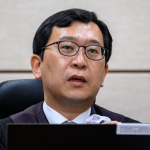 "12·3계엄은 친위쿠데타"…'구형보다 센 징역 23년' 한덕수 재판장 누구