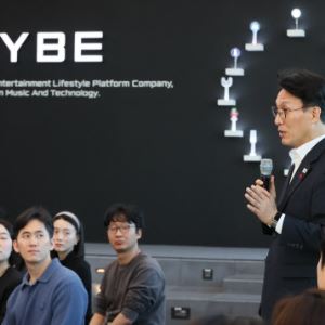 하이브 찾은 金총리 "한류의 뿌리는 민주주의"