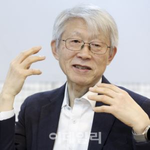 “점프 아니면 추락…차세대 승부수 로봇, 지금이 티핑포인트"