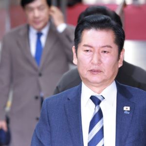 "뉴스보고 알았다"…정청래, 합당 깜짝 제안에 당내 반발