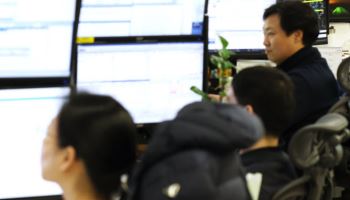 지난해 4분기 GDP 역성장…되살아난 인하 기대에 국고채 금리↓