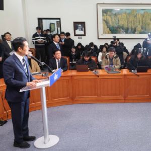 당 2인자 원내대표도 몰랐다…정청래 깜짝 합당 제안에 與 술렁