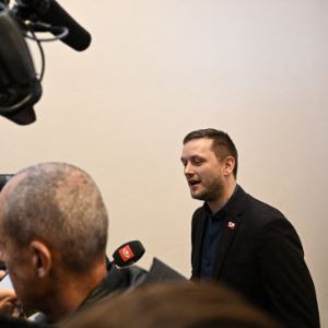 그린란드 총리 "주권·영토 보전은 레드라인…협상 대상 아냐"