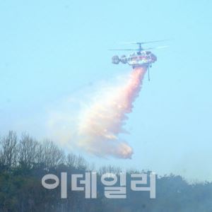 23일 오후 경북 봉화서 산불…주민 대피 유도