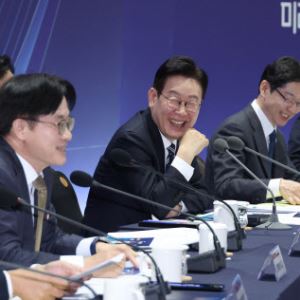 李대통령, 외국인·최저임금제 언급…"지역경제에 도움되나?"