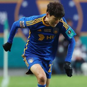 '감정 대신 이성적 행동했어야'...이청용, 울산 HD와 6년 만에 결별