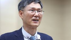 문형배 '교수님' 근황...로스쿨 아닌 '카이스트' 선택 이유