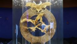 “혈세 낭비” 욕 먹은 황금박쥐상, 27억→386억 됐다