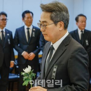 김동연 “이해찬은 멘토같은 분, 민주주의 뜻 이어 나갈 것”