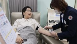 李 “장관님, ‘이거' 하고 뭘 받았다고요?”…“두바이 쫀득 쿠키를…”