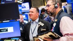 금값 날아가는데 S&P는 정체…이면엔 '달러 불신'?