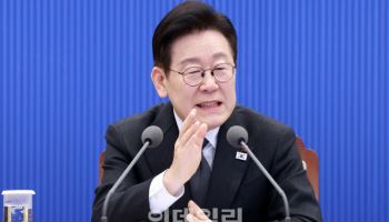李대통령, 로봇 도입 반대 노조 겨냥 “거대한 수레 피할 수 없으면 빨리 적응해야”