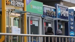 “지금이 고점…‘5억' 받고 퇴사할게요” 은행원 2400명 짐 쌌다