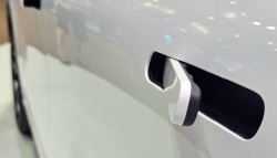 테슬라 어쩌나 中, 전기차 전자식 문손잡이 금지