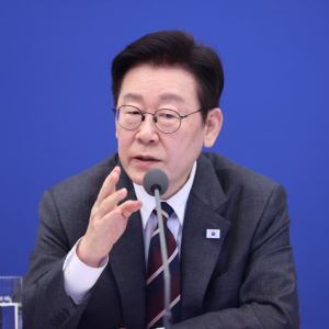 李대통령 “집값·주가 같은 선상서 판단하면 안 돼”(상보)