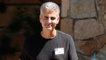 디즈니, 다마로 신임 CEO 임명…아이거 이번엔 은퇴하나