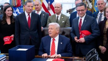 美부분 셧다운, 나흘 만에 종료…트럼프 예산안 서명