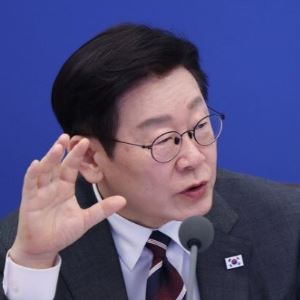 이 대통령, 또 새벽에 글…“똘똘한 ‘한 채’ 갈아타기? 안 하는게 이익”