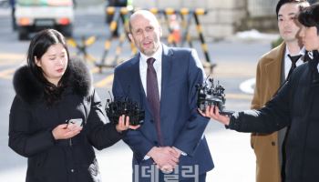 쿠팡 로저스 대표, 내일 2차 경찰 조사 출석…'국회 위증' 혐의