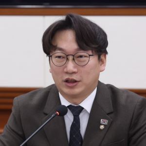 [포토]발언하는 모경종 더불어민주당 청년위원장                                                                                                                                                           