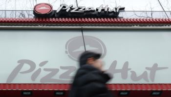 피자헛 지고, 맘스터치 이겼다…프랜차이즈업계 `예의주시`