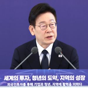 李 “사익 도모·가짜뉴스 유포 지탄받아야…민주주의의 적”